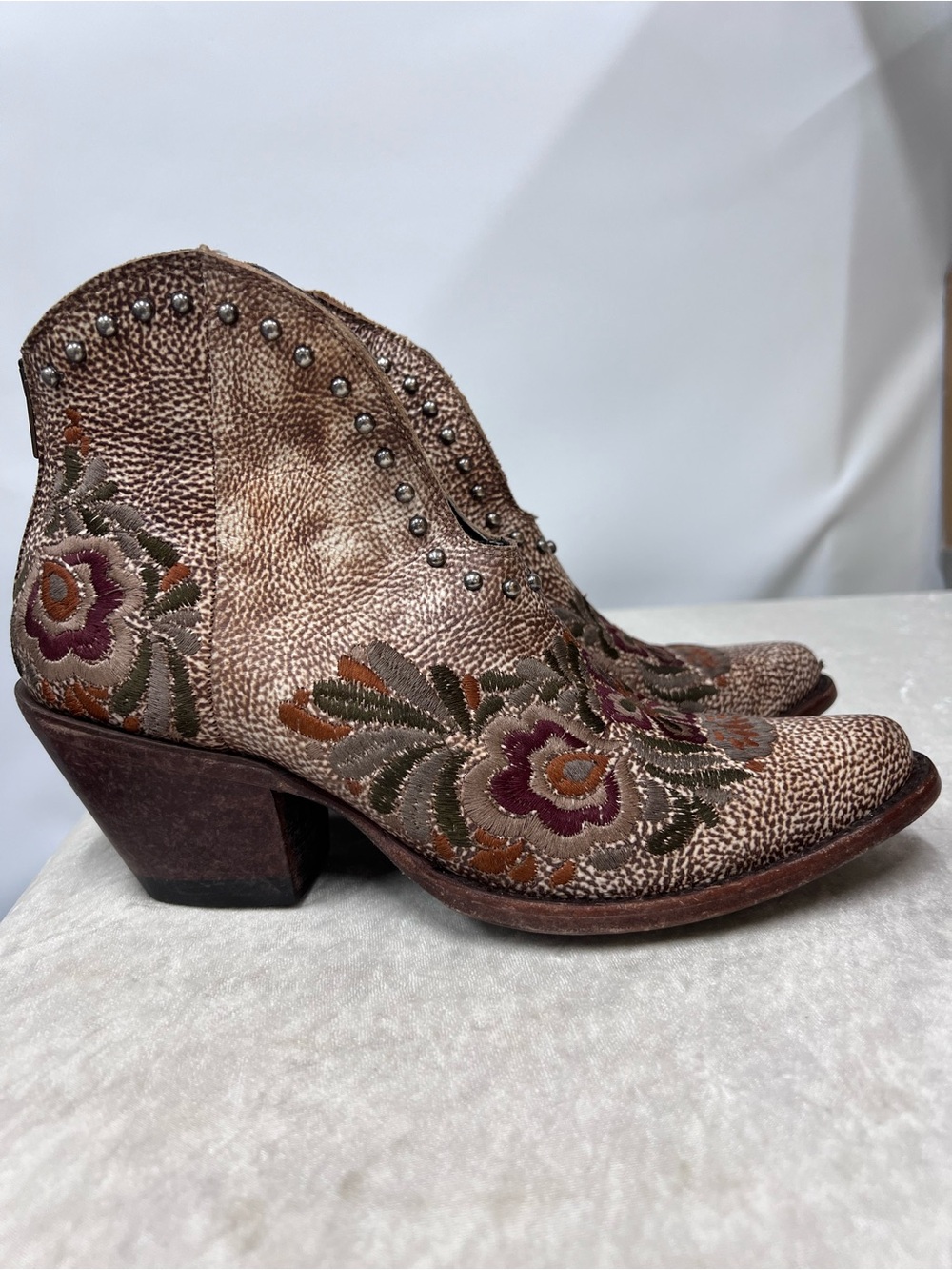 Old Gringo Embroidered leather studded Floral Ankle Boots 7B women’s zip